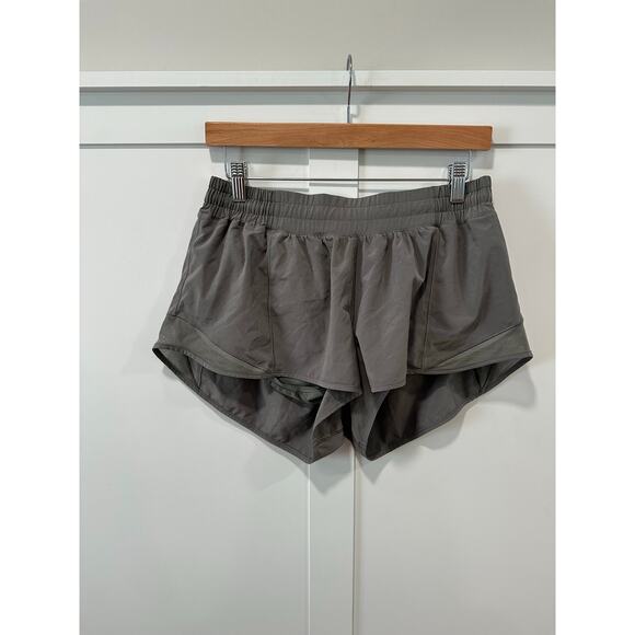Lululemon Hotty Hot Low Rise Shorts Size 12 - Picture 1 of 4